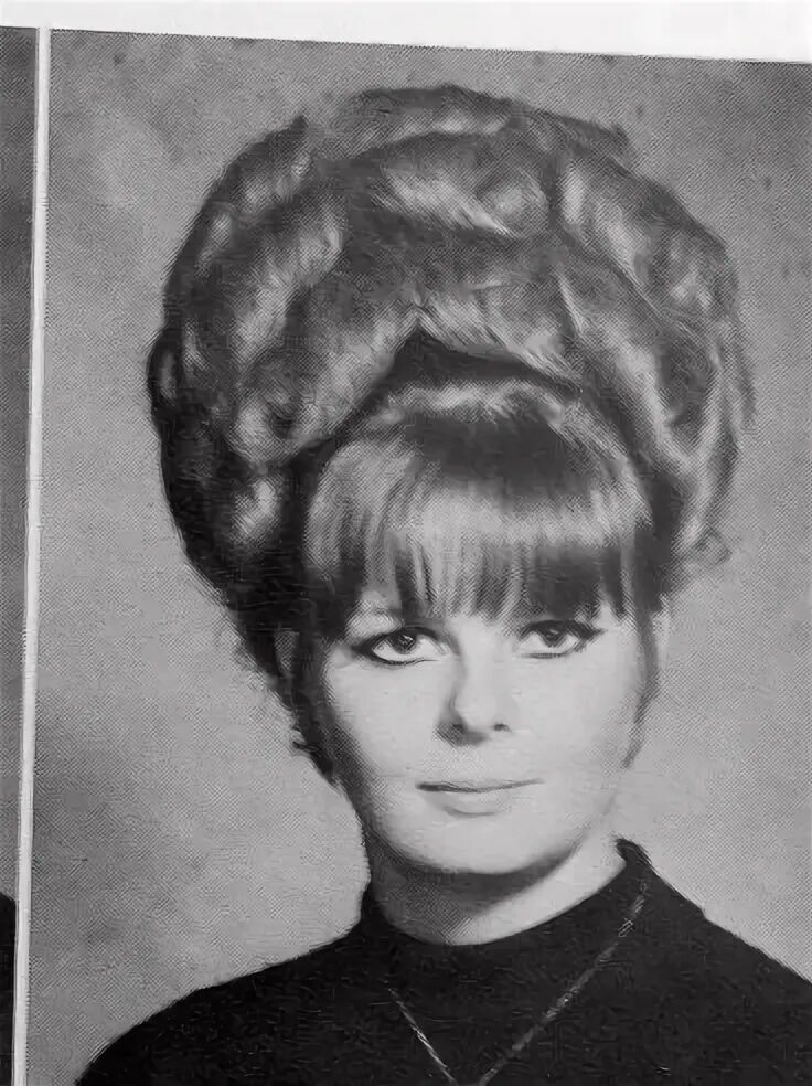 Прическа хала 60 х годов фото www.pinterest.com Cartoon hair, 1960s hair, Vintage hairstyles