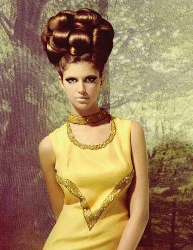 Прическа хала 60 х годов фото Pin on Belles coiffures Vintage hairstyles, 60s hair, Long hair styles