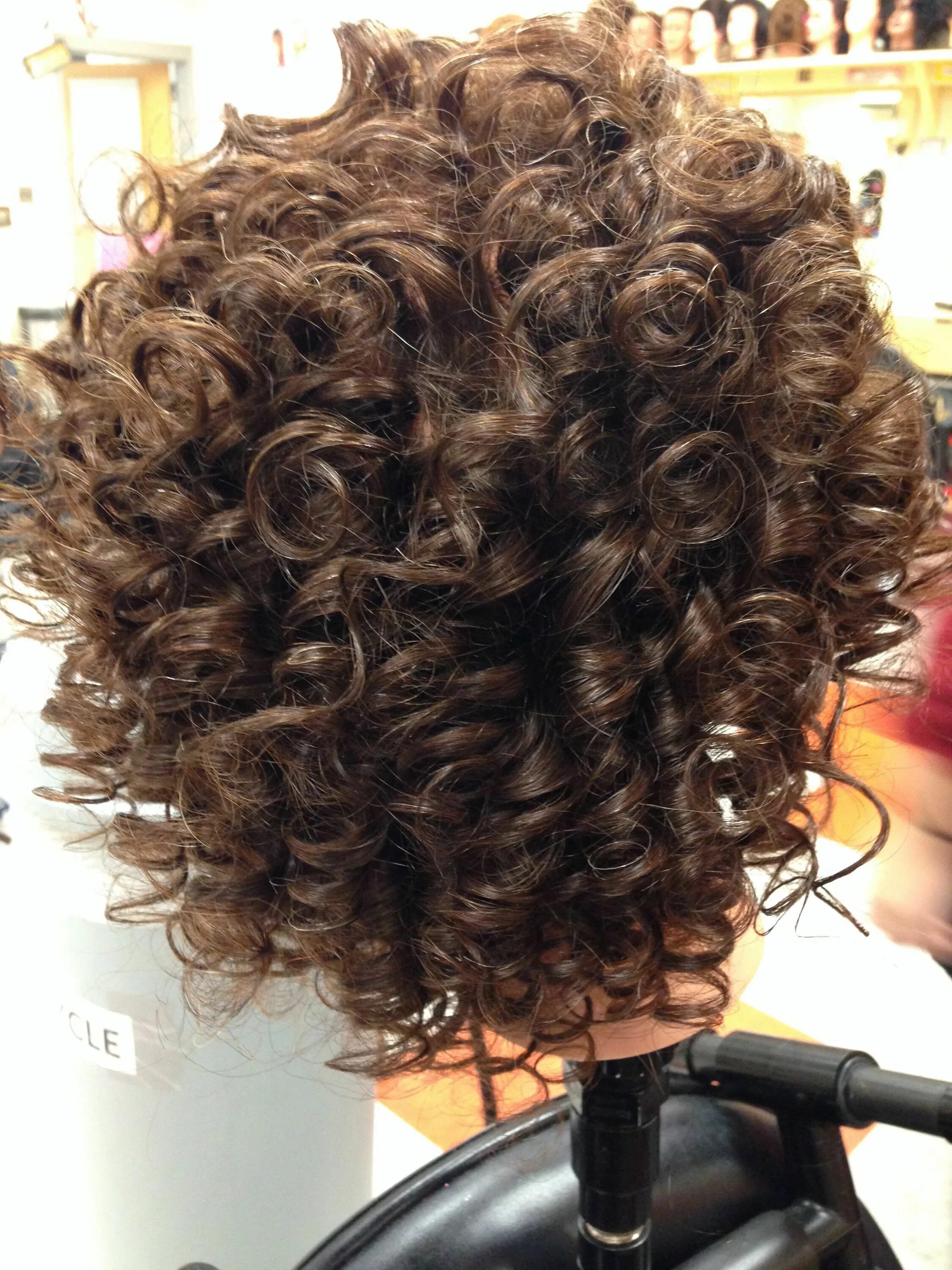 Прическа химическая завивка фото Image result for stacked spiral perm on short hair Permed hairstyles, Short perm