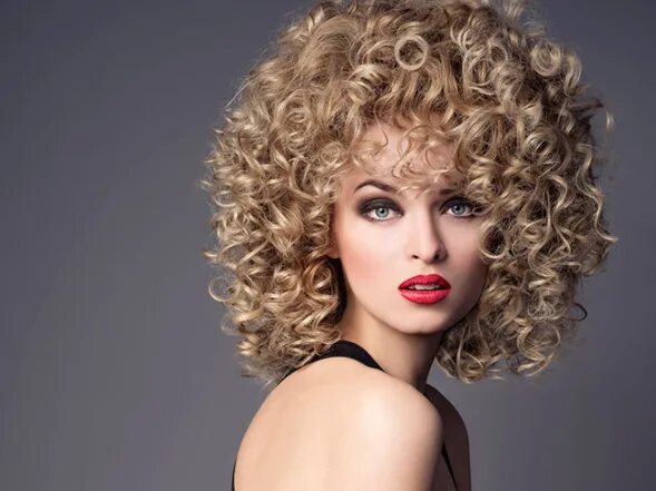 Прическа химия волос фото Pin by Nieves Cabral on Curly hair in 2019 Blonde curly hair, Hair, Curled hairs