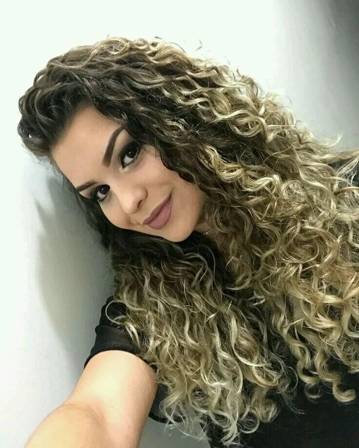 Прическа химия женская на длинные волосы Pin on Curly Hair Curly hair styles, Colored curly hair, Curly hair inspiration