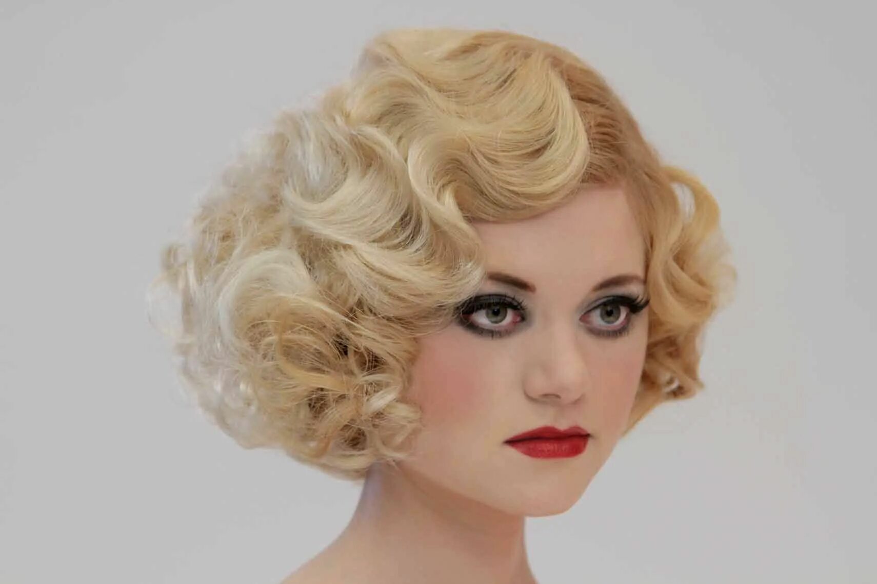 Прическа холодная 16+ Enthralling Ladies Hairstyles For Over 50 Ideas 1920s hair short, Vintage ha