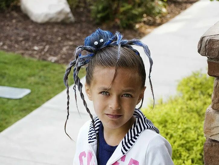 Прическа хулиганки для девочки These Crazy Hair Day Styles Will Make Your Kid The Talk Of The Class Crazy hair 