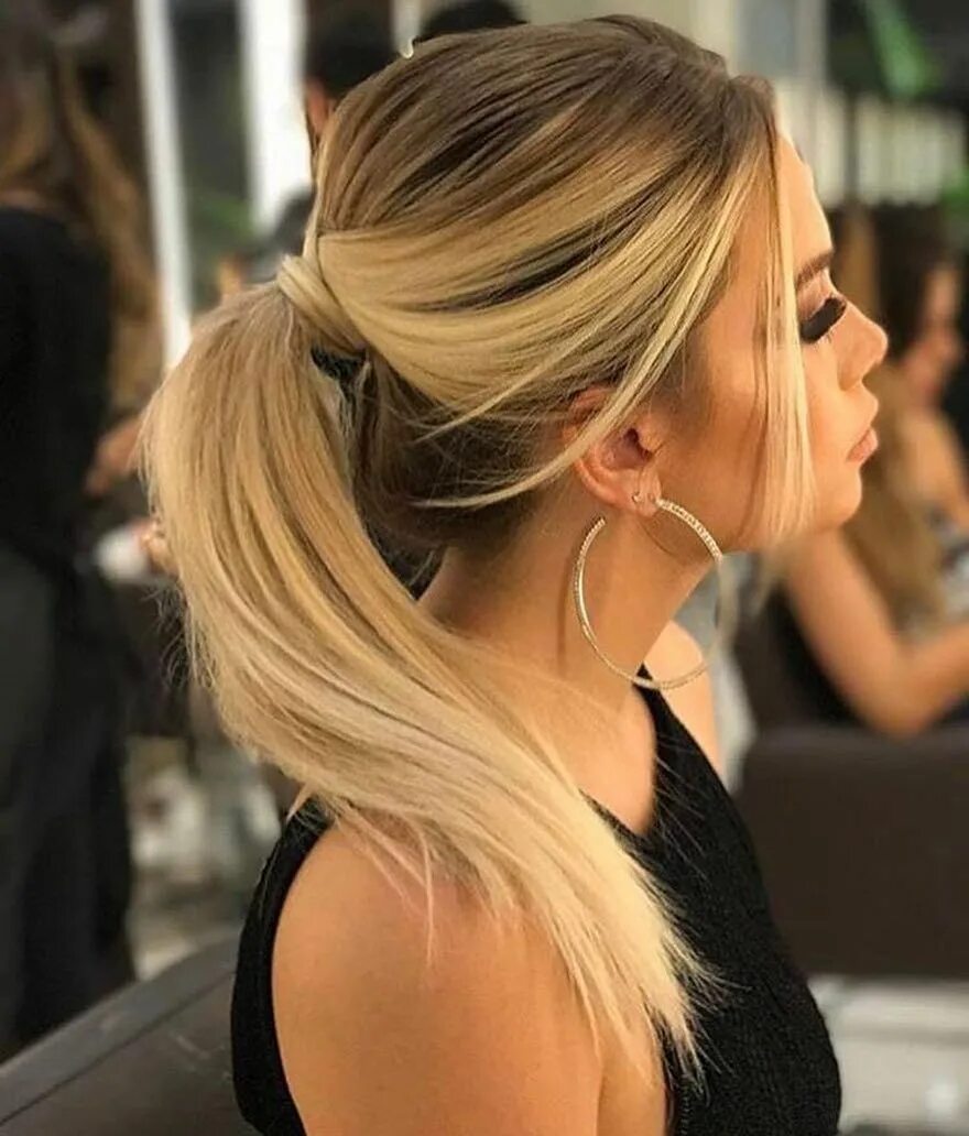 Прическа хвост на длинные прямые La imagen puede contener: una o varias personas Elegant wedding hair, Straight p