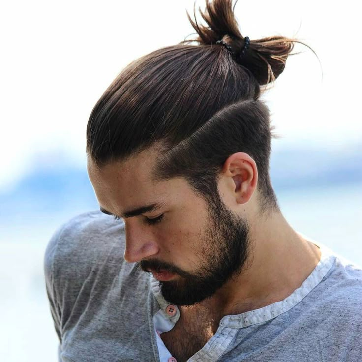 Прическа хвост с челкой мужская The Bohemian Gentleman on Instagram: "Manbun!