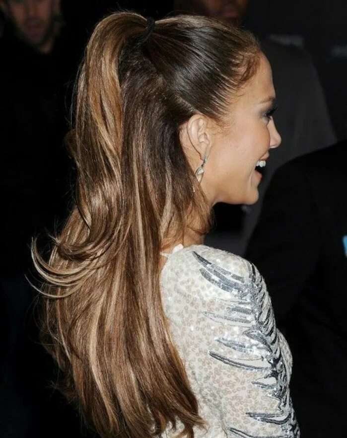 Прическа хвост с распущенными волосами 20+ Trendy Half Ponytail Hairstyles You'll Love Half ponytail, Cute ponytail hai