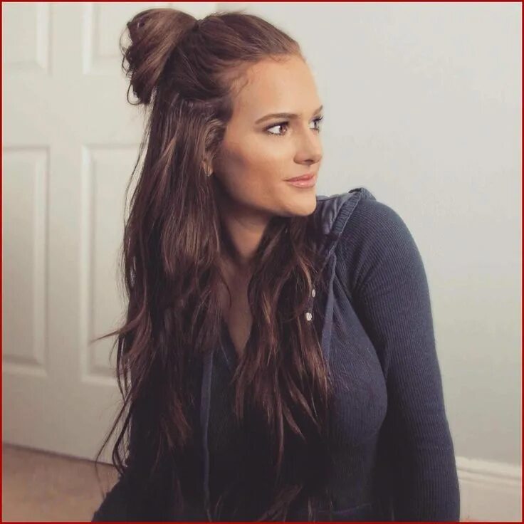 Прическа хвост с распущенными волосами Long length hairstyles #longhairstylesforroundfaces in 2019 Braids with extensio