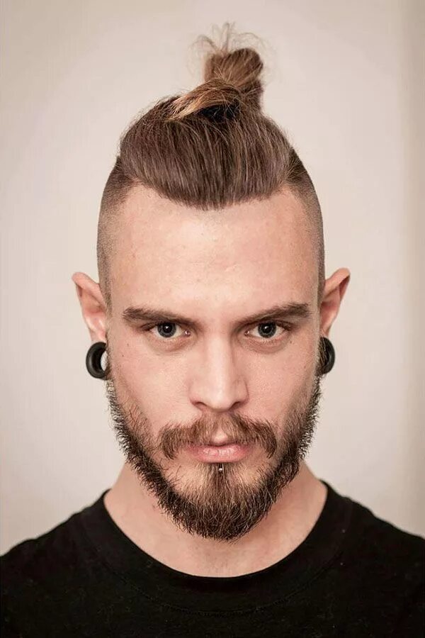 Прическа хвостик мужской короткий 2024's Top 100 Hairstyles And Haircuts for Men Стрижки парней, Хипстерские приче