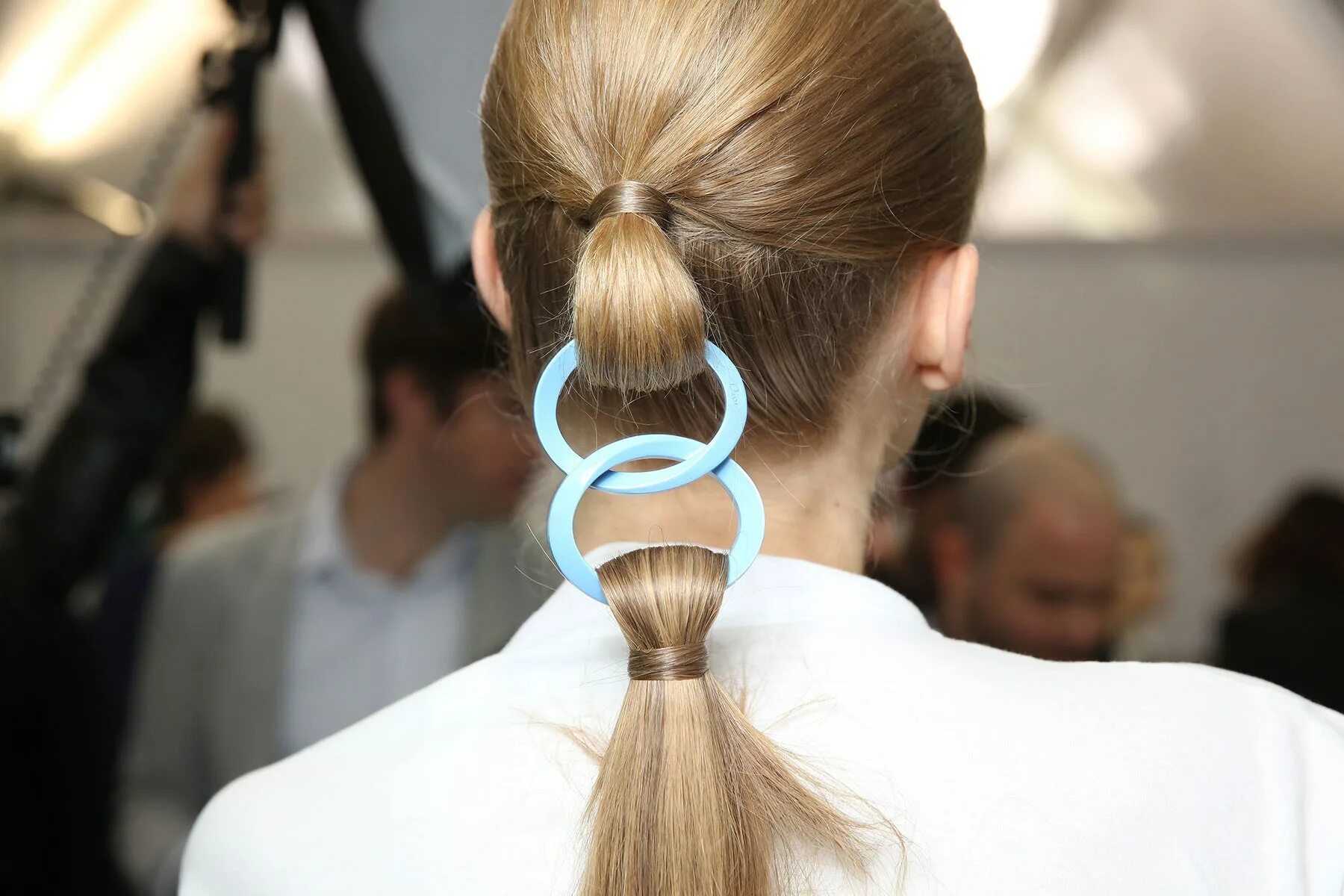 Прическа хвостики фото The Posh Ponytail: Colorful Hair Ornaments, Extreme Lengths, and Undercuts at Di