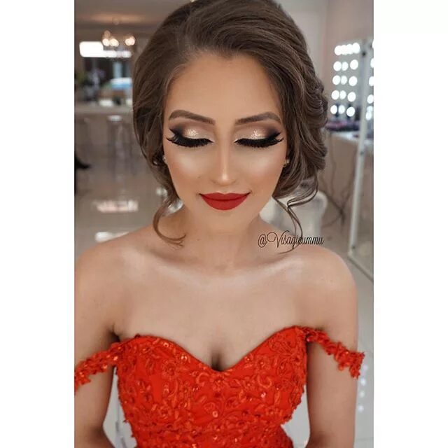 Прическа и макияж на новый год 2025 Instagrin Wedding hair and makeup, Bride makeup, Hair makeup