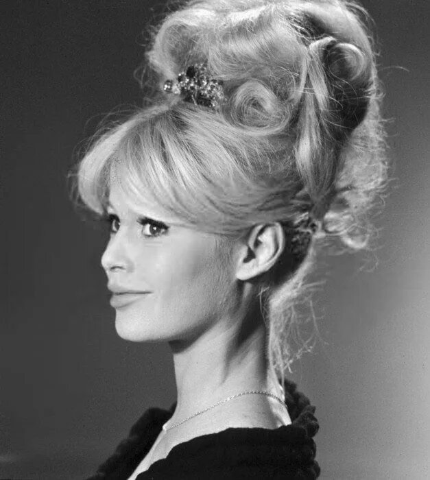 Прическа как у бриджит бордо как сделать Foto's van Brigitte Bardot Брижит Бардо Brigitte bardot, Brigitte, Bardot