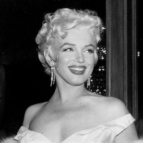 Прическа как у мэрилин монро как сделать What's new?: Marilyn Monroe's Earrings Sold for $185,000 in Auc... Rare marilyn 