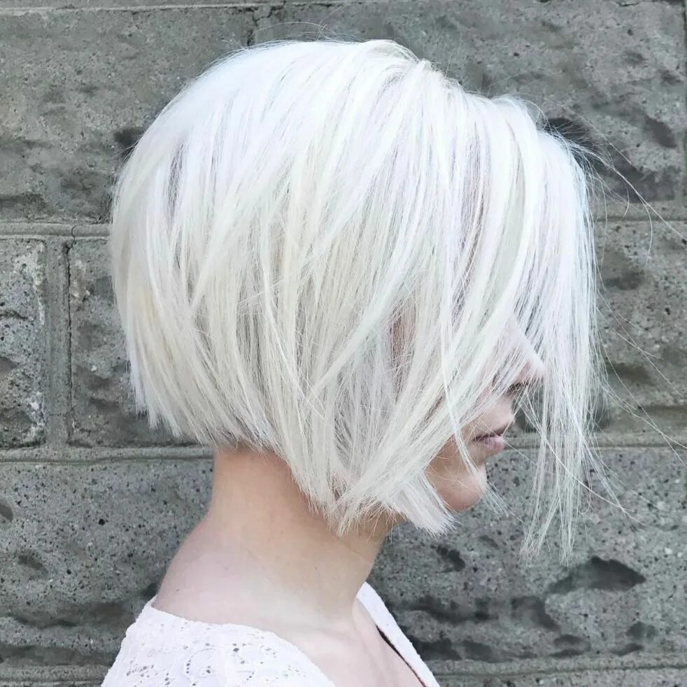 Прическа каре белая 60 Trendy Layered Bob Haircuts to Try in 2024 Short white hair, Modern haircuts,