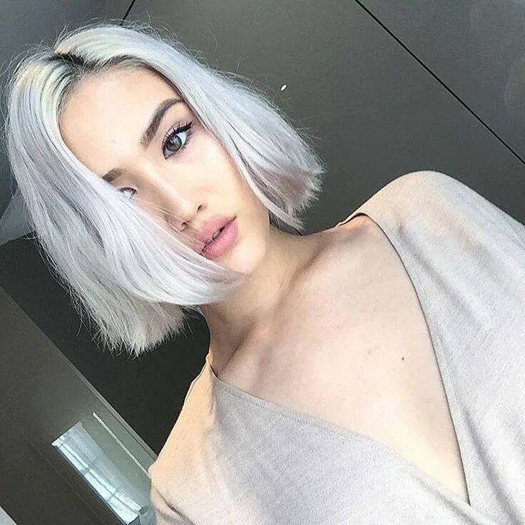 Прическа каре белые волосы Short hairstyles icy white silver hair Short hair styles, Balayage hair, Long ha