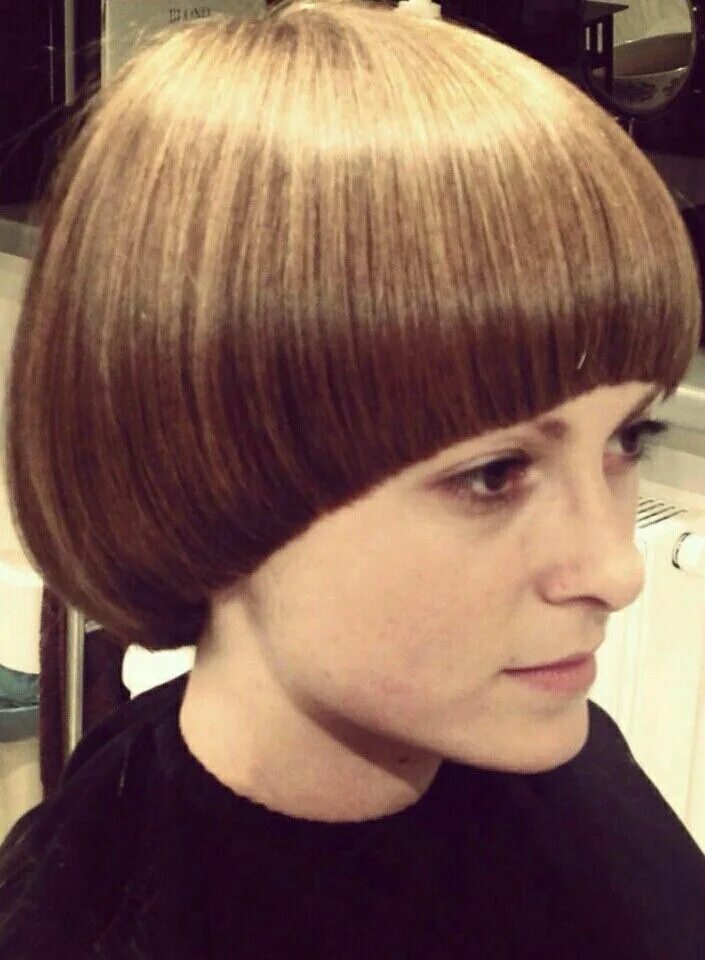 Прическа каре горшок Pin by Vicki Anderson on hairstyles Bowl cut, Pageboy haircut, Bowl haircuts