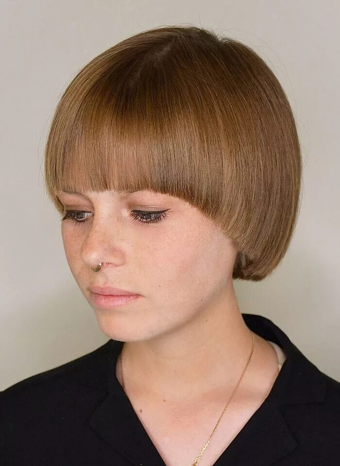 Прическа каре горшок 20 Unique and Creative Bowl Haircuts for Women Короткие стрижки, Короткие волосы