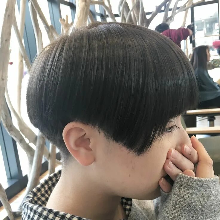 Прическа каре горшок 筋 野 稔 貴 /川 越 美 容 室/hair create plaju さ ん は Instagram を 利 用 し て い ま す:"刈 り 上 げ