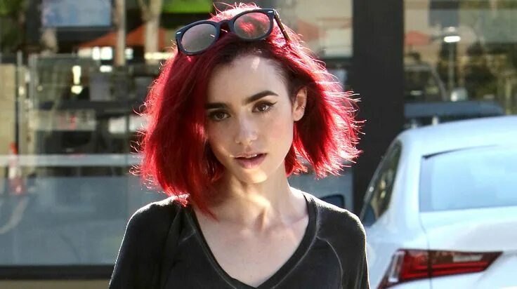 Прическа каре красные волосы Pin by *********** on hair in 2022 Lily collins hair, Red hair, Bright red hair