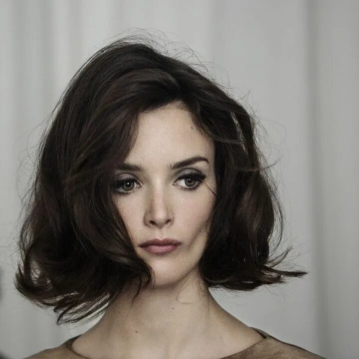 Прическа каре на густые волосы Pin on Brunettes Charlotte le bon, Bob hairstyles, Hair cuts