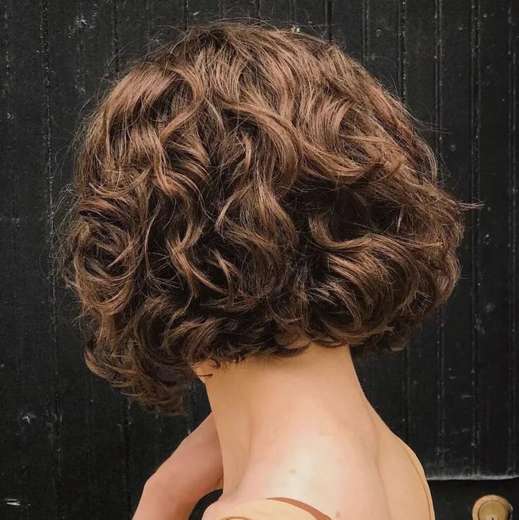 Прическа каре на кудрявые фото Brown Short Curly Bob Hairstyle Short curly bob hairstyles, Bob haircut curly, C