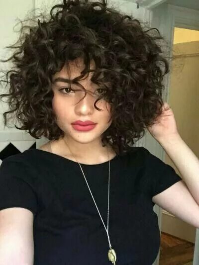 Прическа каре на кудрявые фото Pin by Incognito on Curly Locks Thick hair styles, Short hair styles, Curly hair