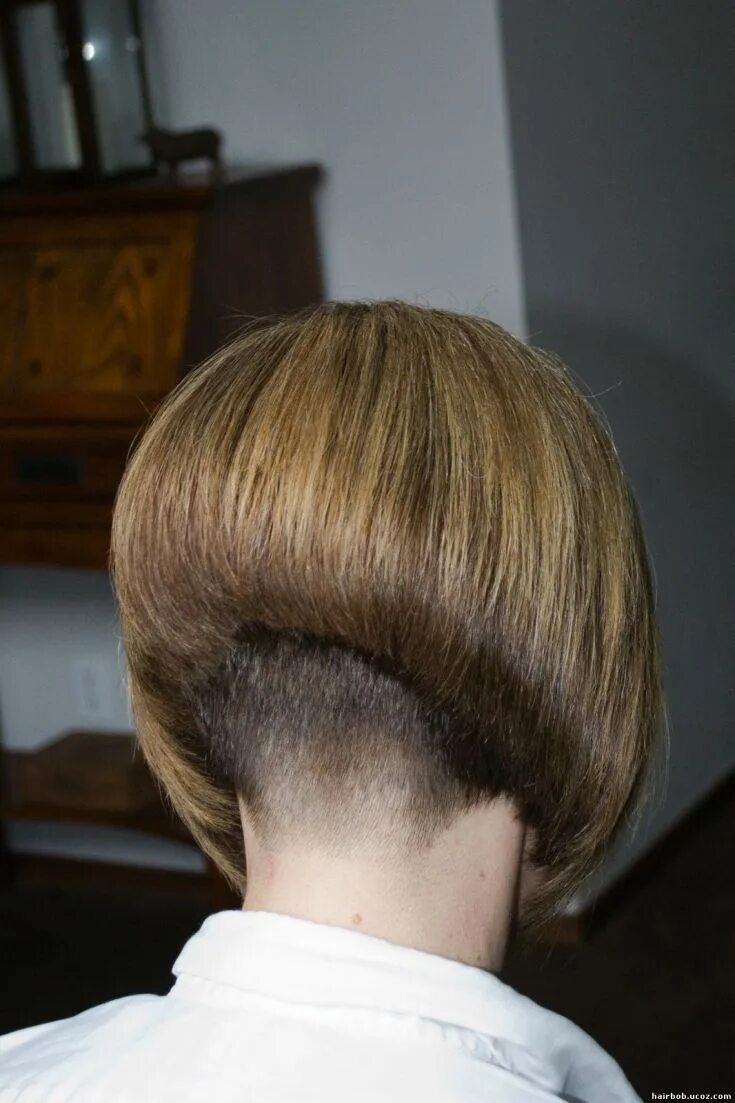 Прическа каре на ножке Март 2023 Боб каре на ножке вид сзади 185 фото Short stacked bob hairstyles, Cut