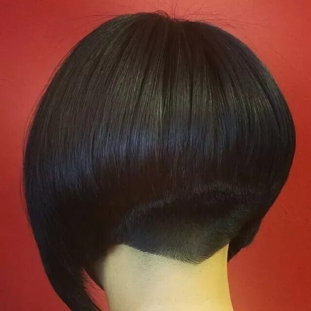 Прическа каре на ножке фото Dark Brown Bob with Clippered Nape Stacked bob hairstyles, Bob hairstyles, Messy