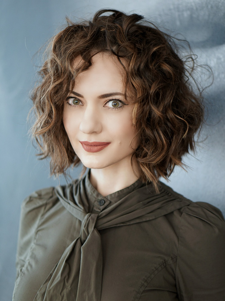 Прическа каре на вьющиеся волосы 80s Curls by Ted Gibson Short wavy hair, Haircuts for wavy hair, Wavy bob hairst