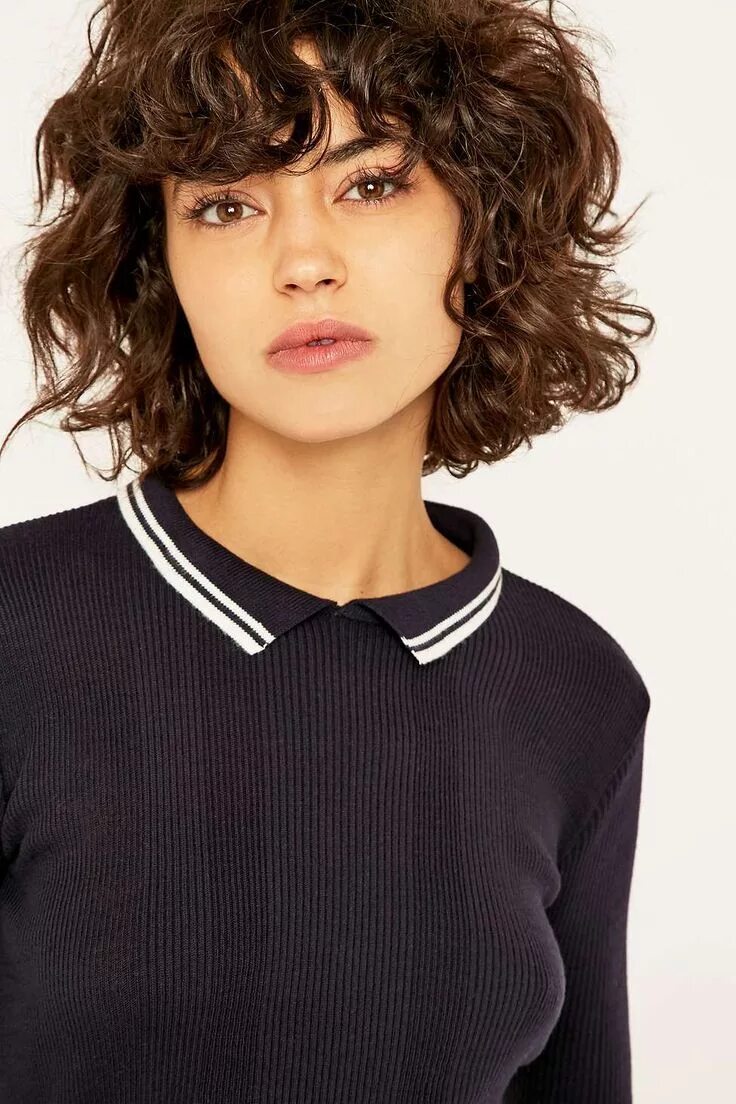 Прическа каре на вьющиеся волосы Urban Outfitters Ribbed Collar Navy Jumper Curly hair photos, Hair photo, Short 