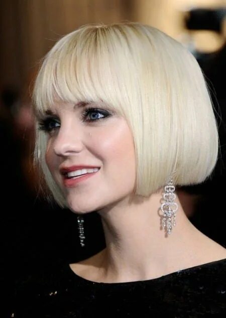 Прическа каре с челкой блонд 20 Types of Platinum Blonde and White Hair Long hair styles, Bob hairstyles with