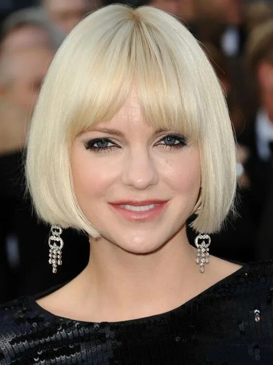 Прическа каре с челкой блондинка 10+ Chin Length Wavy Bob With Bangs - Fashion Style