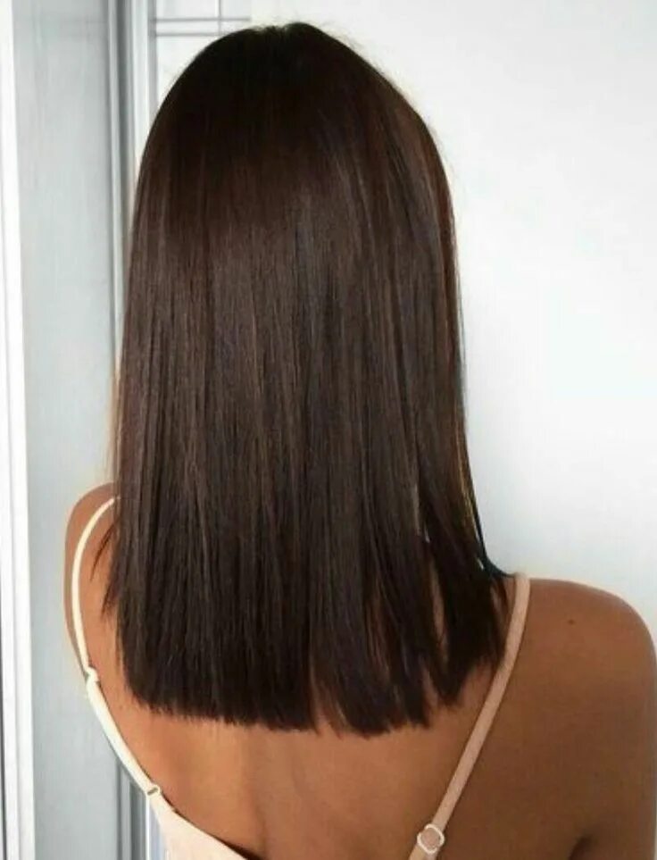 Прическа каре с длинными волосами сзади Love the color and length #color #length Medium hair cuts, Medium hair styles, M