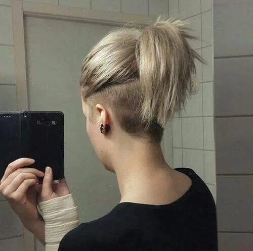 Прическа каре с выбритым затылком Pin on My Style Half shaved hair, Undercut long hair, Short shaved hairstyles