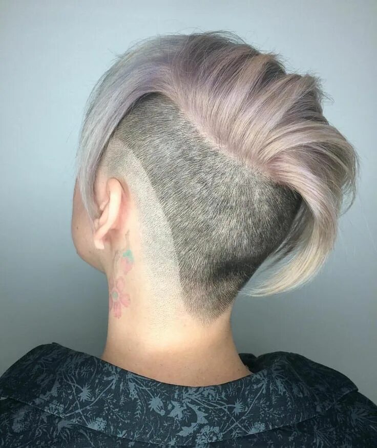 Прическа каре с выбритым затылком Instagram post by Kate Ellis * Sep 18, 2016 at 2:21am UTC Undercut hairstyles, U