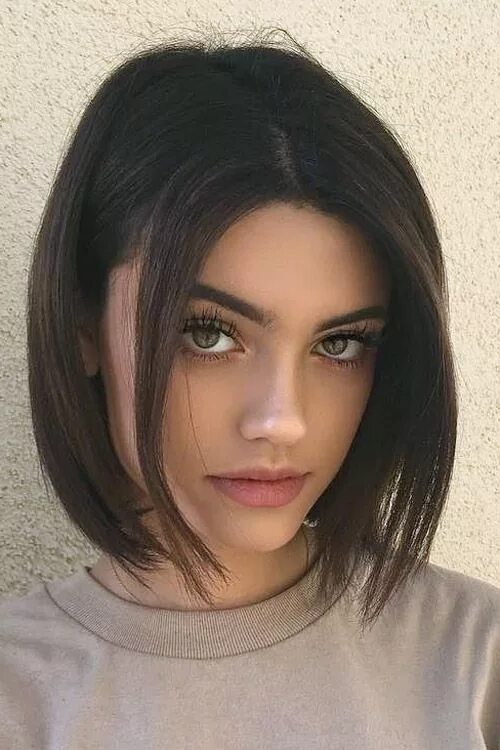 Прическа каре темные волосы Kelsey Calemine Straight Dark Brown Bob, Choppy Layers Hairstyle Steal Her Style