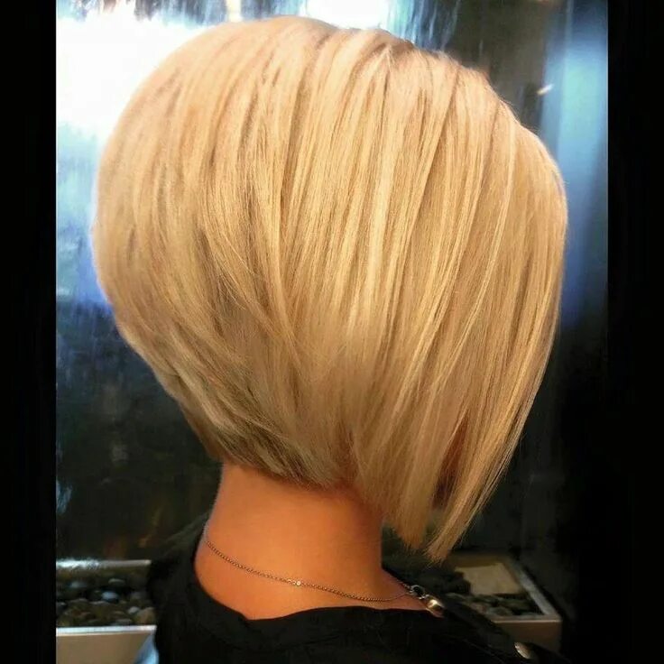 Прическа каре вид сзади #BobHairstyles Bob frisur, Frisuren, Kurzhaarfrisuren