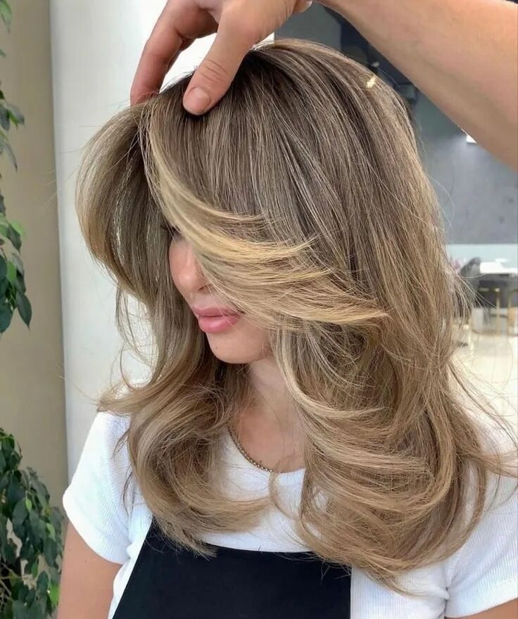 Прическа каскад женская 2023 Épinglé sur Укладка/стрижка Coupe cheveux mi long tendance, Coupe de cheveux, Co