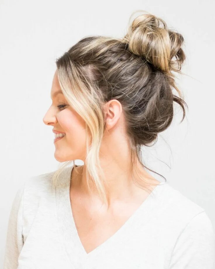 Прическа каждый день для женщин Messy Bun for Lob Hairstyles - Lulus.com Fashion Blog Lob hairstyle, Cute messy 