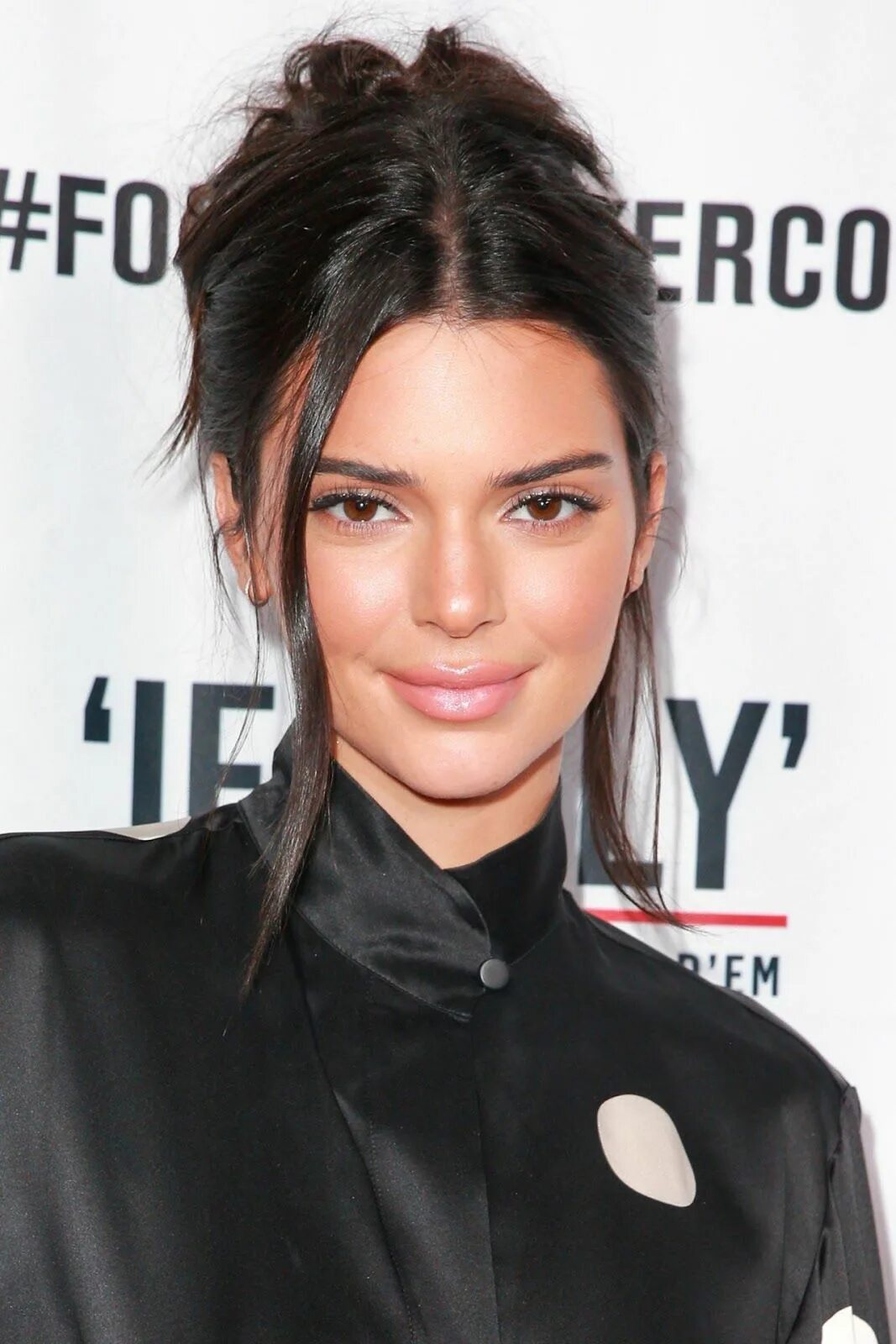 Прическа кендалл дженнер 2024 Kendall Jenner If Only Charity Poker Tournament in LA Penteados kendall jenner, 