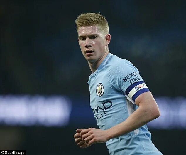 Прическа кевина де брюйне 2024 Kevin De Bruyne hints Alexis Sanchez will join Man City Daily Mail Online