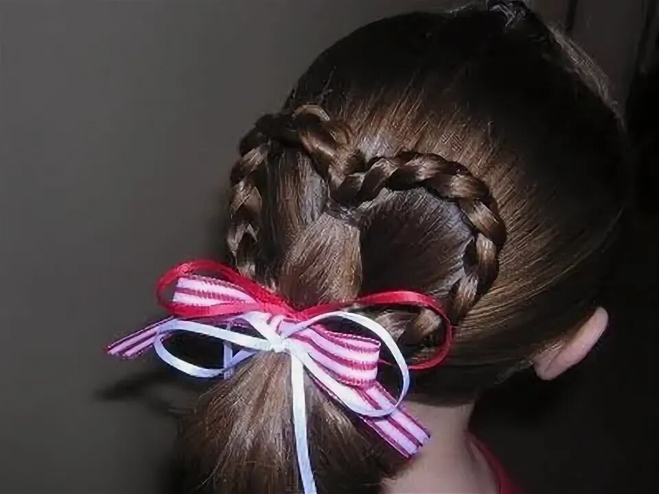 Прическа колечко для девочки Hairstyle for Trinity - I think I can do this one! Valentine hair, Valentines ha