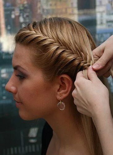 Прическа колосок для женщины DIY Herringbone Braid Updo Hairstyle Tutorial Peinados con trenzas, Moño alto co