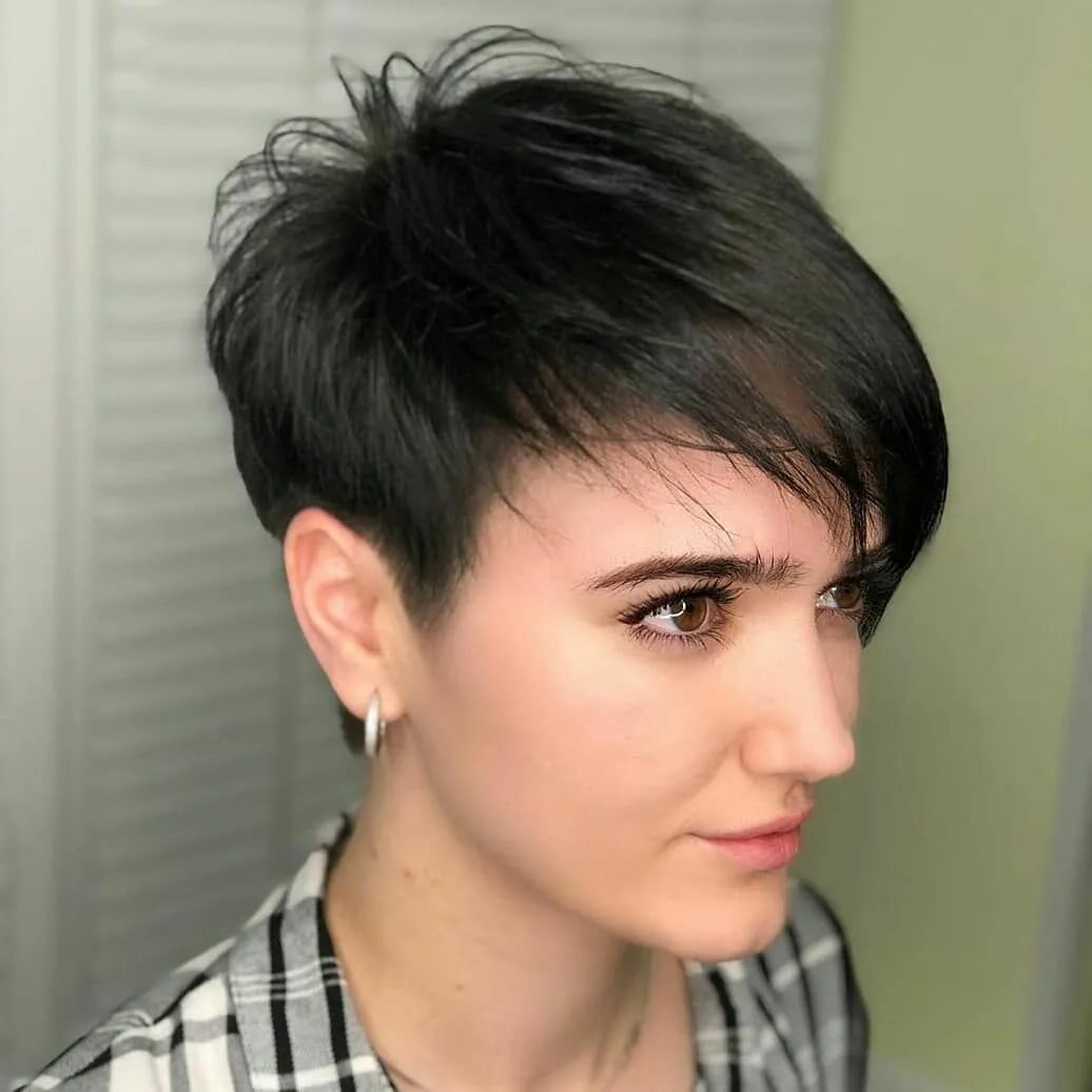 Прическа короткая челка на бок Pin by Beth Graue on Short hair Pixie haircut, Hair cuts, Short hair styles