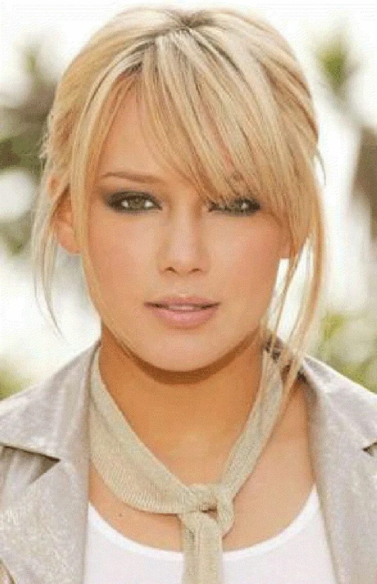 Прическа короткая челка на бок Hilary Duff Medium length hair with bangs, Long hair styles, Hair lengths