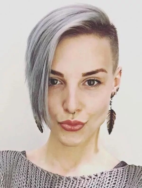 Прическа короткая одна сторона длинная 30 Grey Hairstyle Ideas: Embrace the Beauty of Grey Hair Half shaved hair, Half 