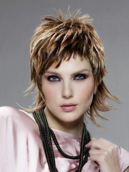 Прическа короткая перьями Fashionable hairstyles with a hint of eccentricity in 2023 Edgy short haircuts, 