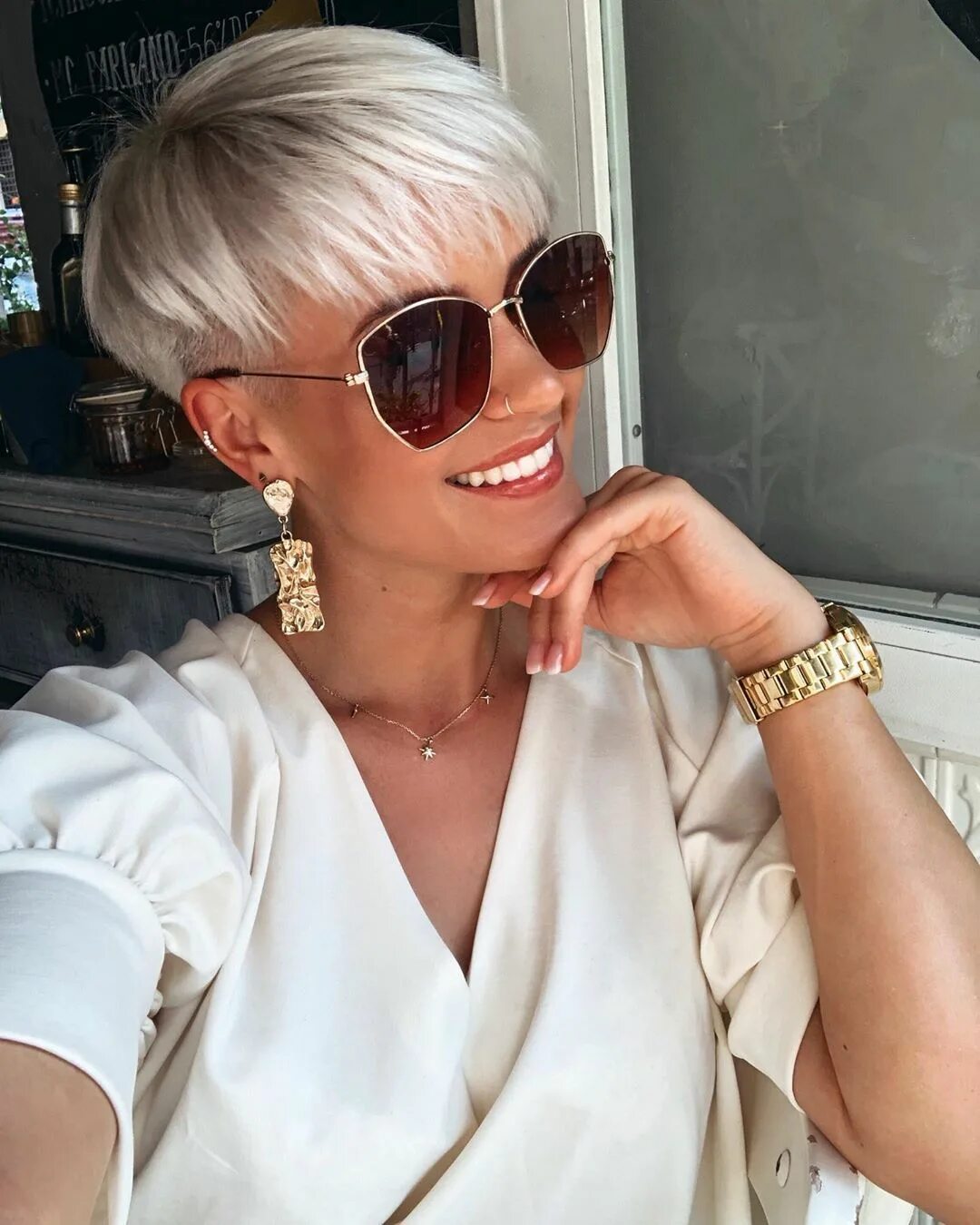 Прическа короткая светлая 30 Instagram-Worthy Hairstyles To Try In April Short silver hair, Short hair und