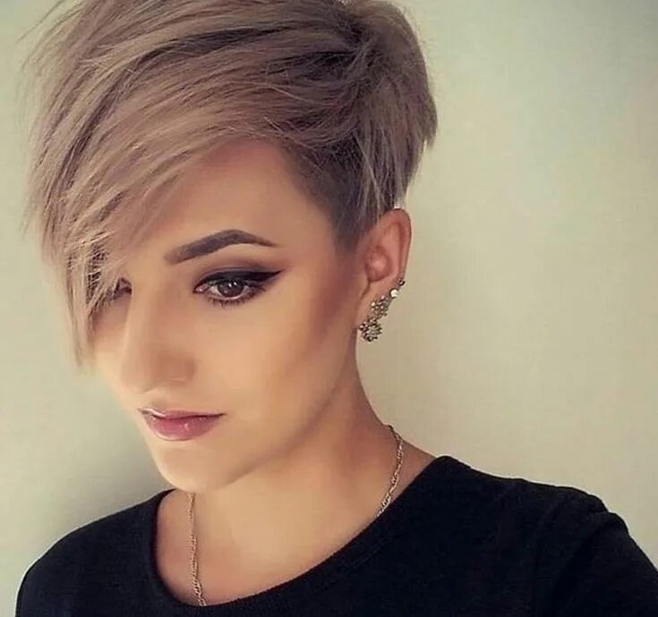 Прическа короткая женская модная фото Pin en hair Cortes de pelo, Estilo de pelo corto, Cortes de pelo bob invertidos