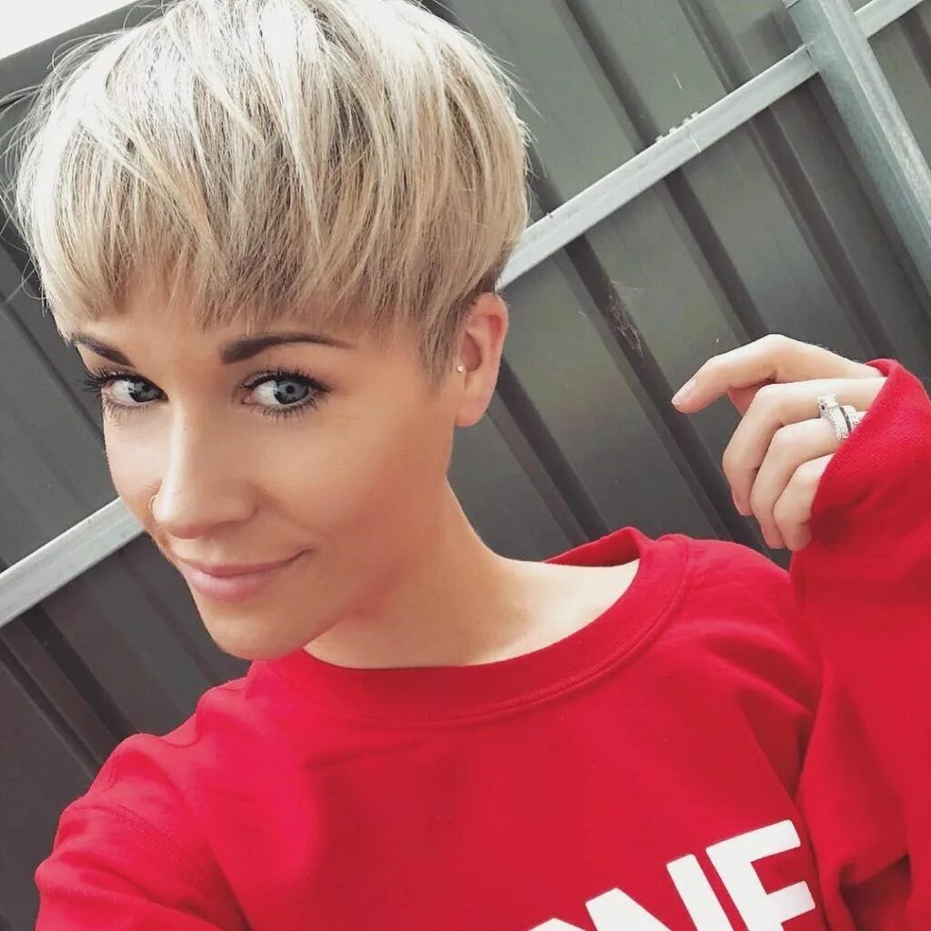 Прическа короткая женская молодежная Corinne Gerrard Short Hairstyles Fashion and Women Short hair styles, Short pixi