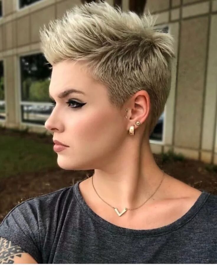 Прическа короткая женская молодежная Pin by Birgit S on Frisur Short spiked hair, Short hair haircuts, Very short hai